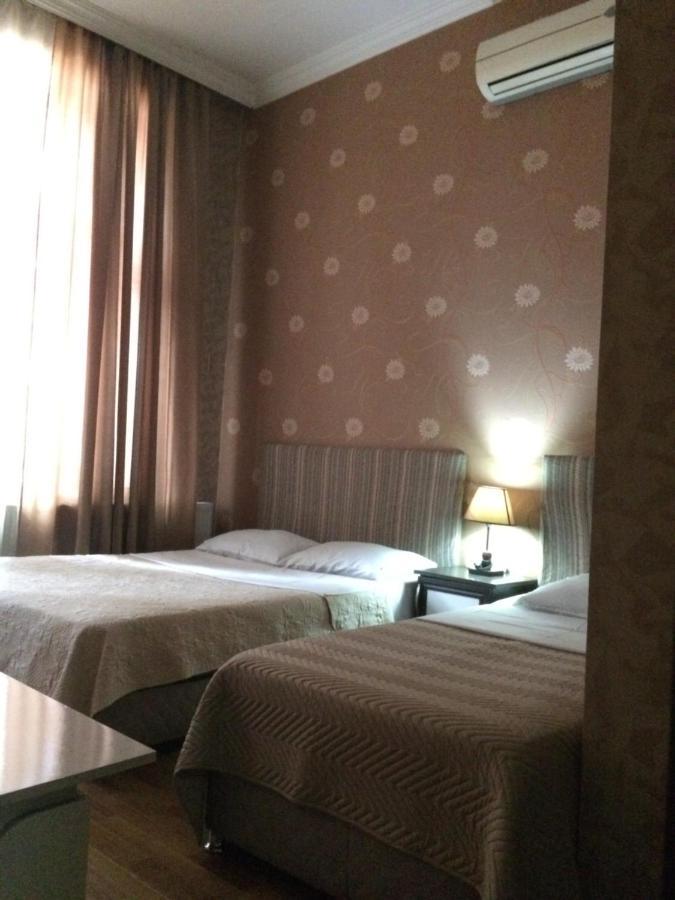 Hotel Albatros Батуми Екстериор снимка