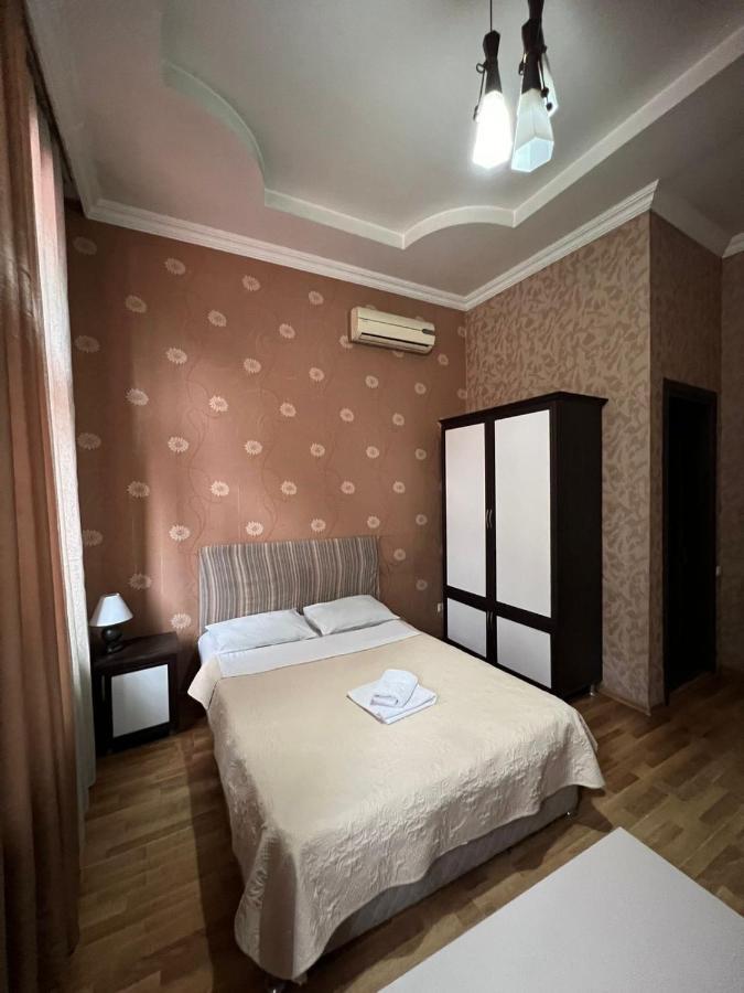 Hotel Albatros Батуми Екстериор снимка