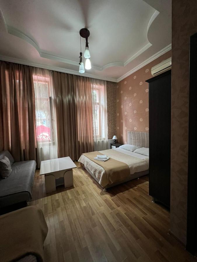 Hotel Albatros Батуми Екстериор снимка