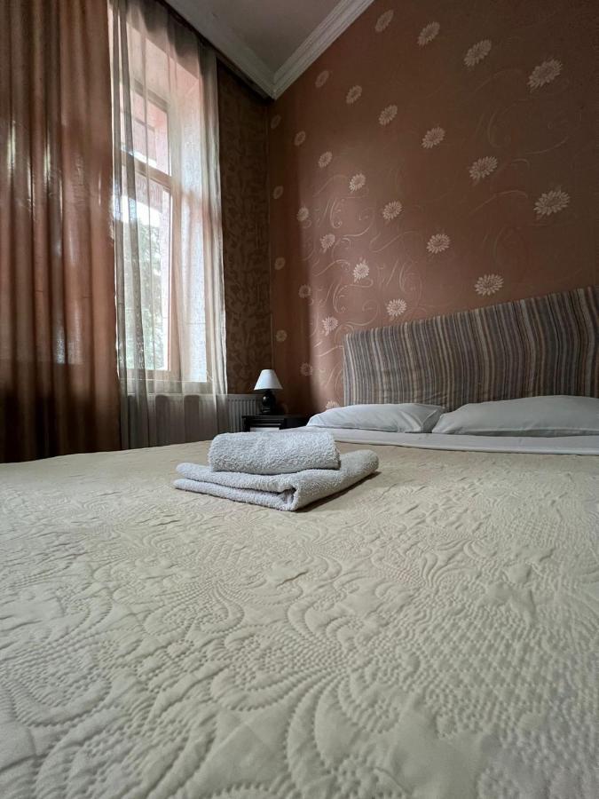 Hotel Albatros Батуми Екстериор снимка