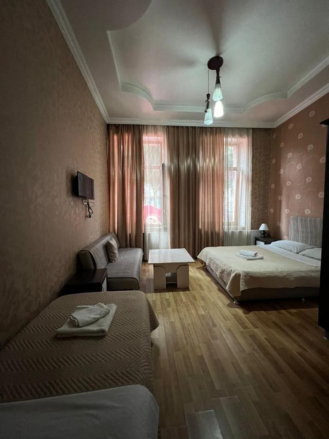 Hotel Albatros Батуми Екстериор снимка